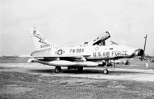 F100 62984, sister ship to doomed 62985 seen at Wethersfield in 1960; picture courtesy of Roger Cook, Pynelea Photo Bureau