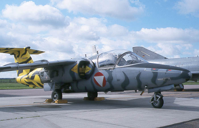 saab105static.JPG (55341 bytes)