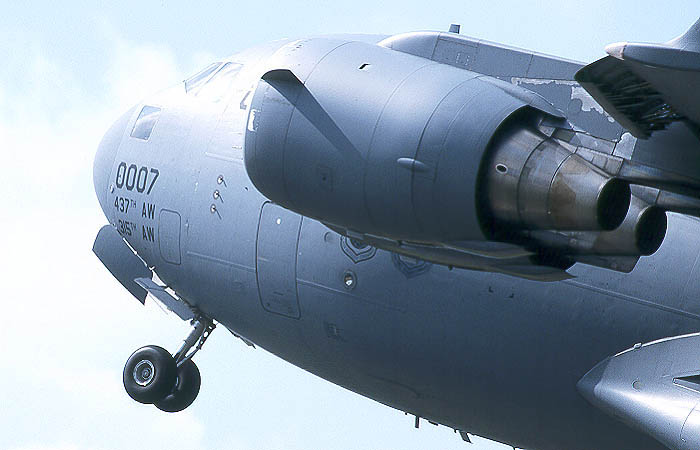 c17fly.JPG (50392 bytes)