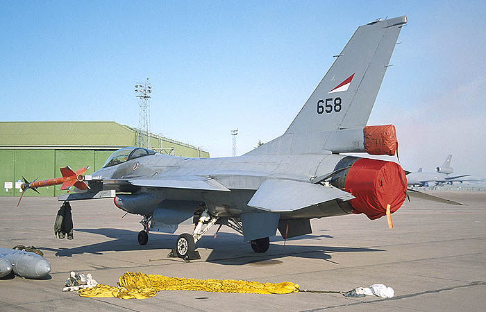 F16ALeuch658-4.JPG (67625 bytes)