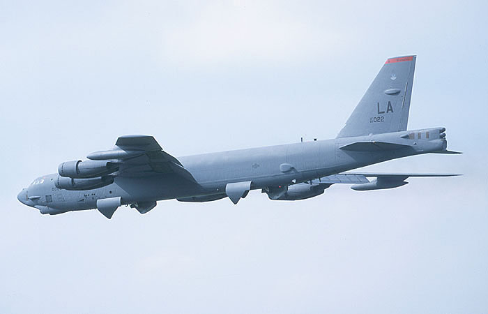 b52.jpg (25333 bytes)