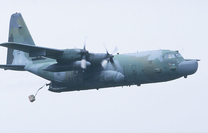 mc130drop.jpg (28977 bytes)