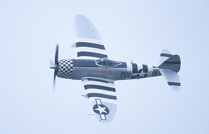 p47fly.jpg (56750 bytes)