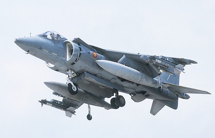 av8b.jpg (87283 bytes)