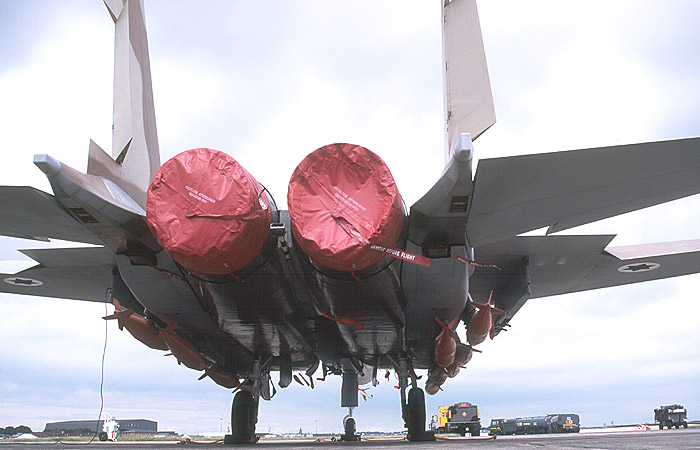 f15iunder.jpg (83346 bytes)