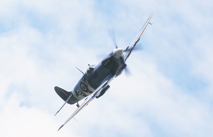 spitfire.jpg (54875 bytes)