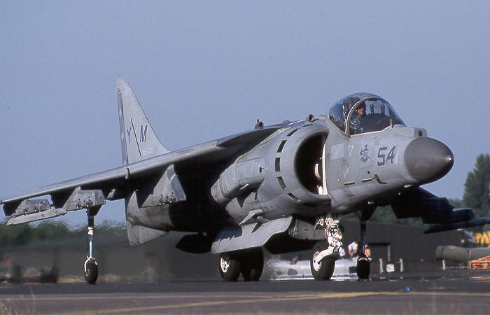 av8b.JPG (49499 bytes)