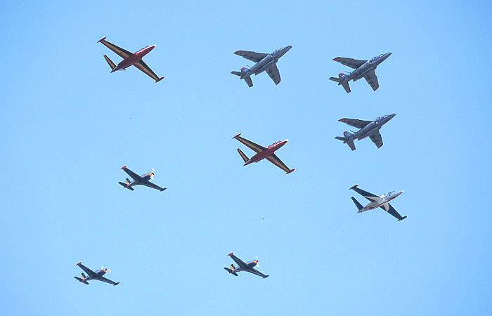 flypast.JPG (31994 bytes)