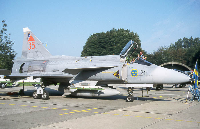 viggen.JPG (74185 bytes)