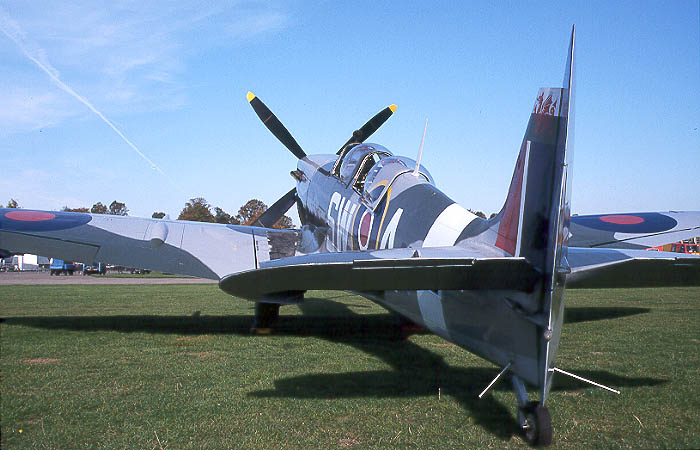 spitfire.JPG (67092 bytes)