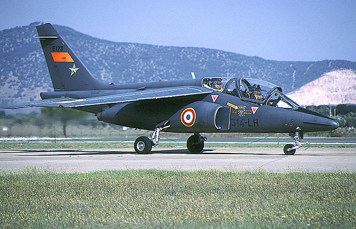 Alpha Jet.JPG (134990 bytes)